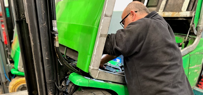 carrello elevatore rotto
